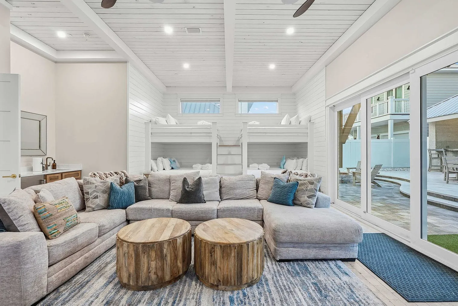 8 bed, 7.0 bath, 5984 sqft, $32,203 — Photo 4