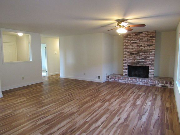 2nd image of 458 Cloudview Dr