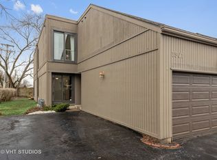 1501 Topp Ln UNIT 1, Glenview, IL 60025
