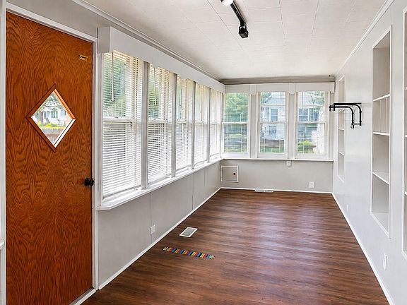 2nd image of 1022 Mount Vernon St