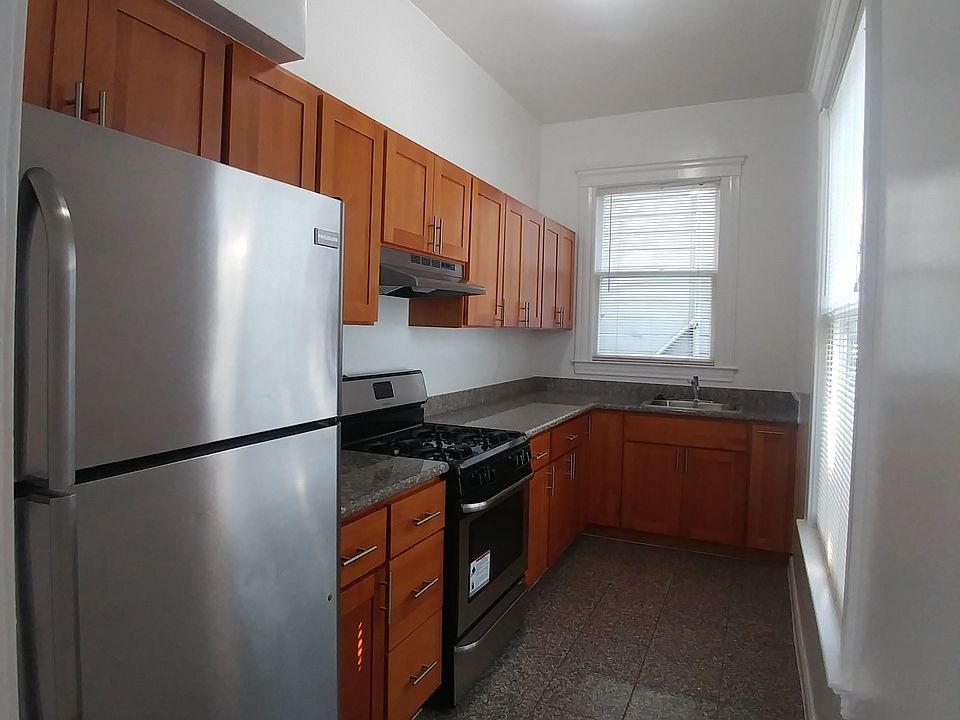 1st image of 880 Oak St APT 6