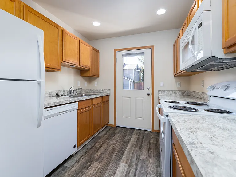 Chelsea Village Townhomes — Photo 8