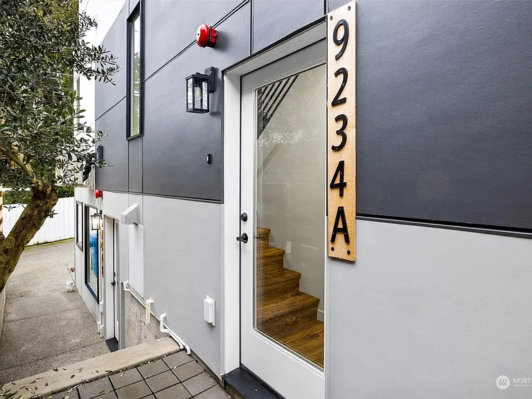 9234 35th Ave SW #A — Photo 4