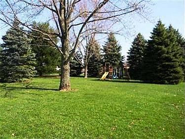 3rd image of 3875 Oakridge Dr NE