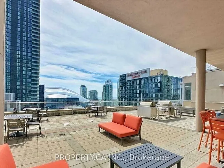 250 Wellington St W #1531 — Photo 16