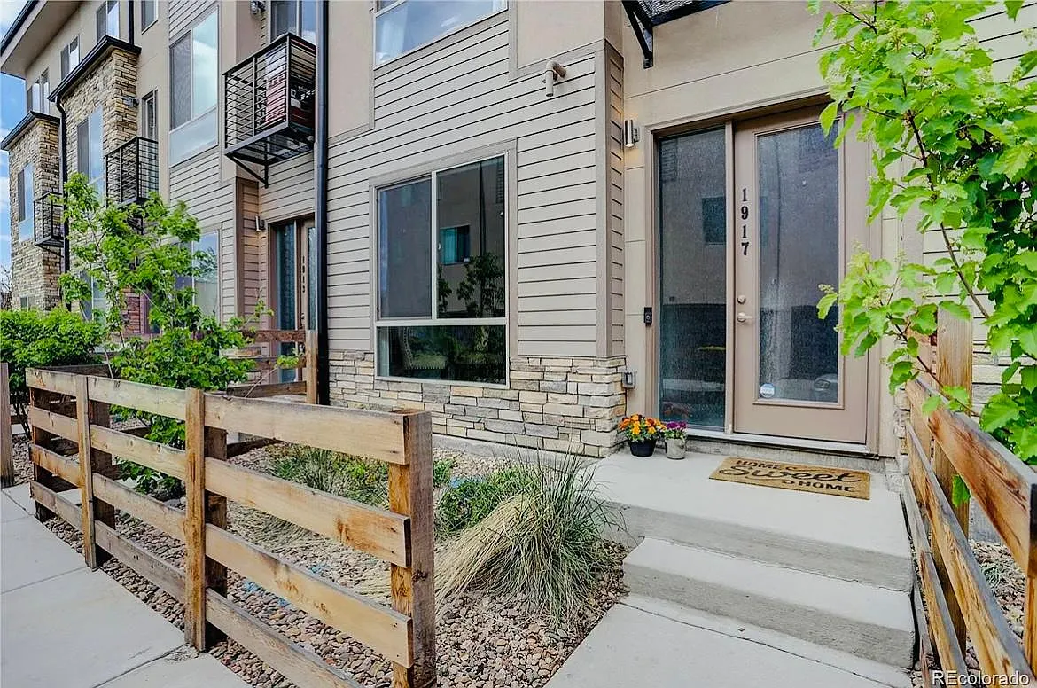 3 bed, 1875 sqft, $3,800 — Photo 1