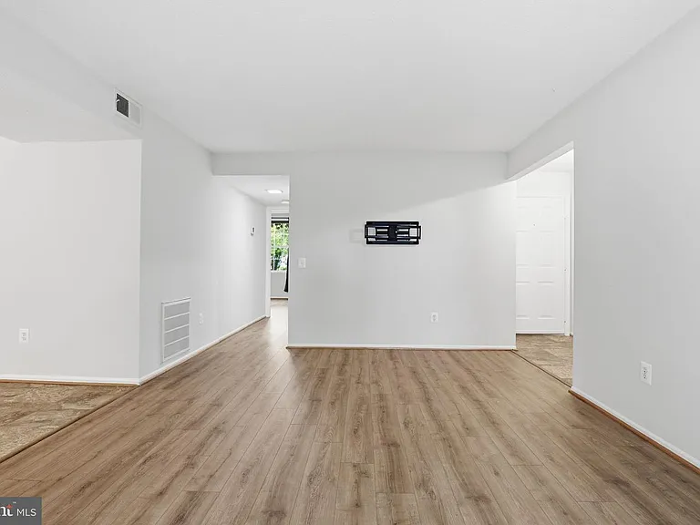 119 Fort Evans Rd SE #B — Photo 13