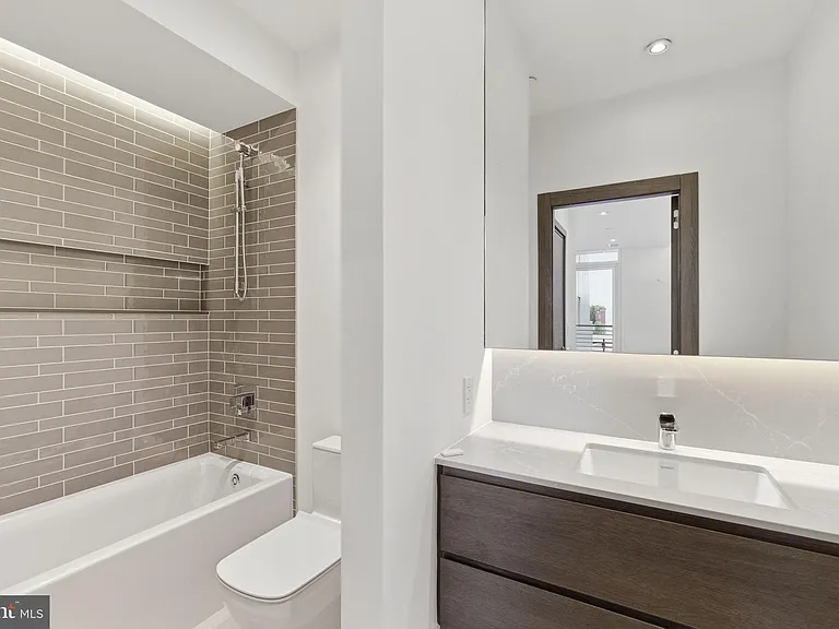 2110 Walnut St #301 — Photo 23