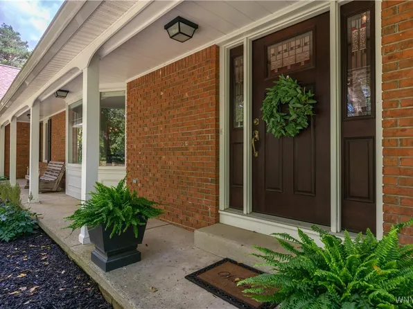 1 Valley View Dr, Orchard Park, NY 14127