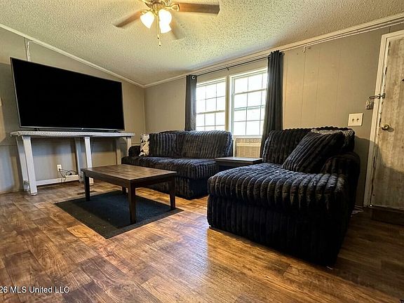 3rd image of 323 Burton Rd