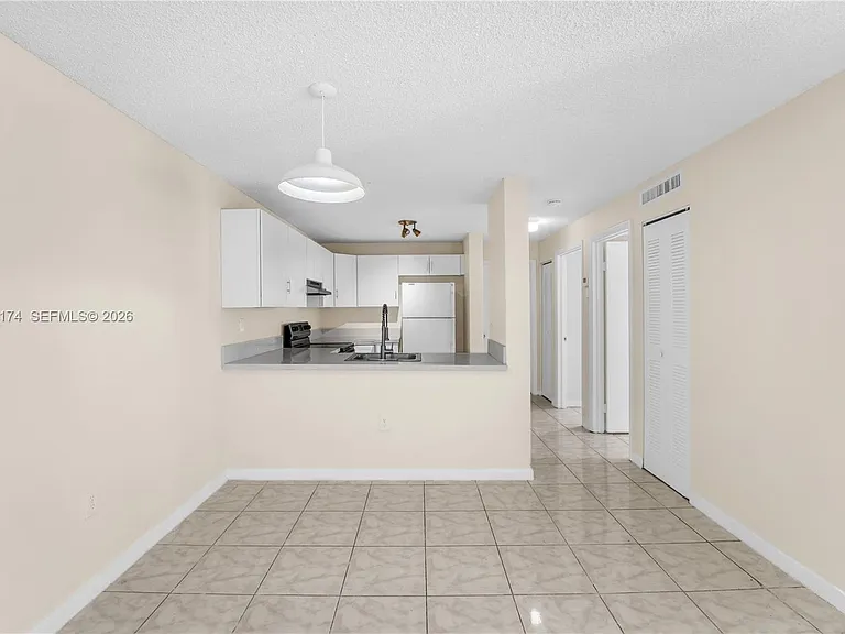 210 SW 11th St #209 — Photo 6