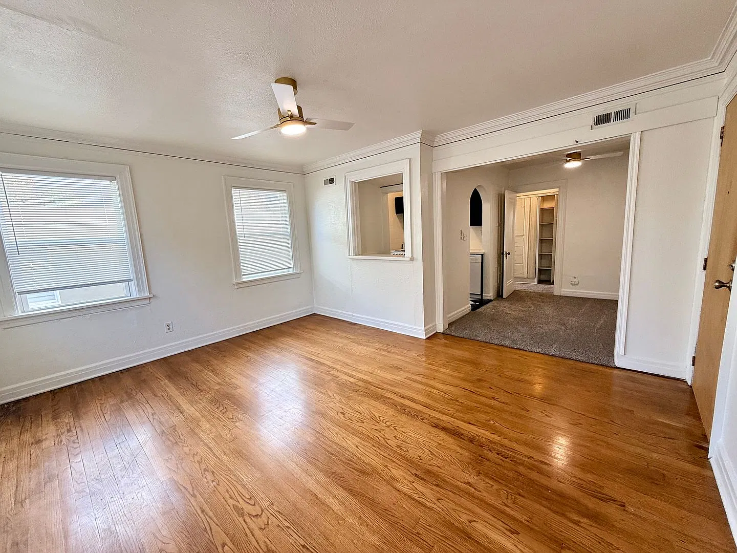 Park Crest Studio Apts — Photo 2