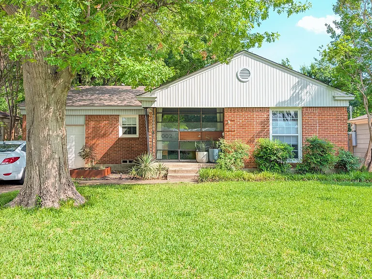 10026 Lake Gardens Dr — Photo 2