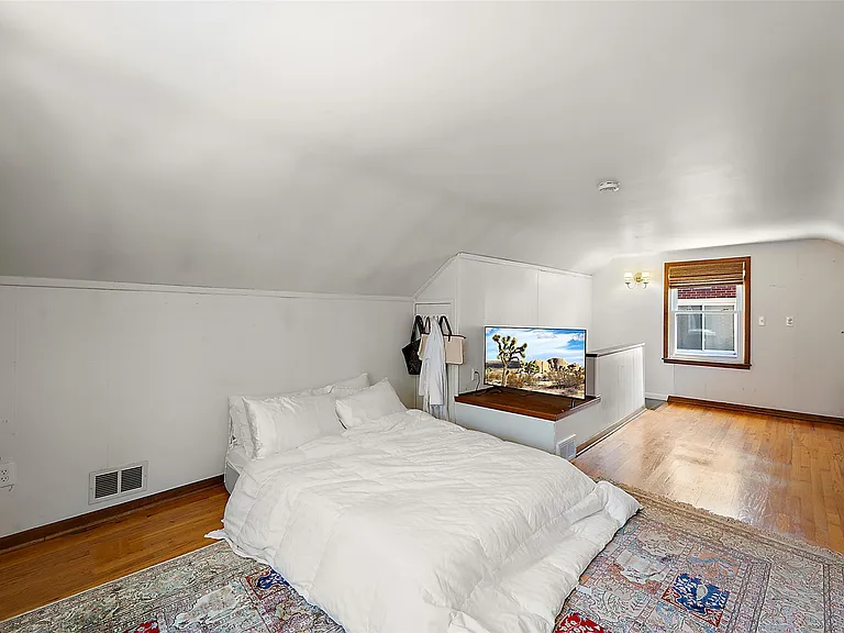 4420 Elmwood Ave — Photo 18