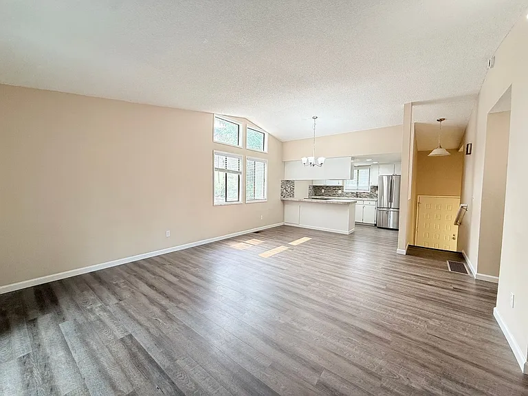 5900 SW Ellerson Ter — Photo 4