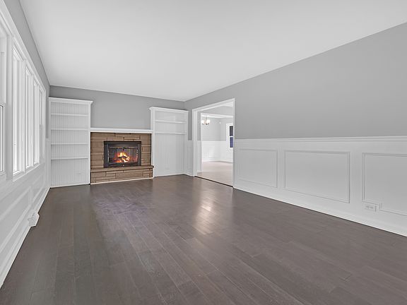 2nd image of 16037 Evans Ave
