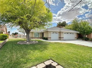 27813 Hummingbird Ln, Helendale, CA 92342