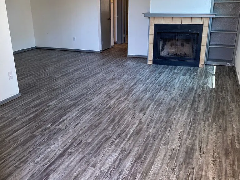 4201 Colony Dr — Photo 2