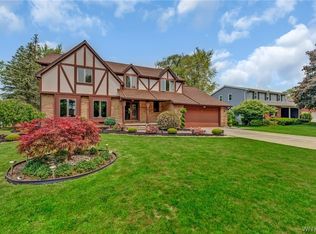 120 Chasewood Ln, East Amherst, NY 14051