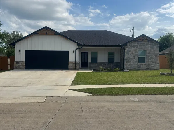 317 Lakeview Dr, Alvarado, TX 76009