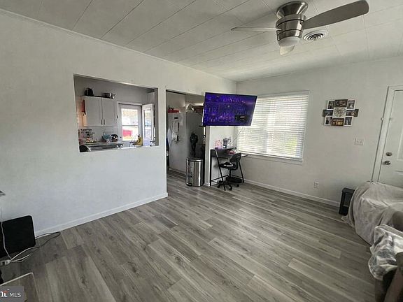 5th image of 1040 N Spring St