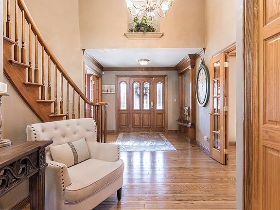 3rd image of 29W240 Shagbark Dr
