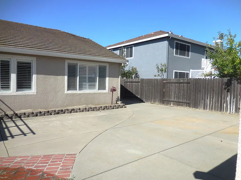 1079 Stillspring Dr — Photo 20