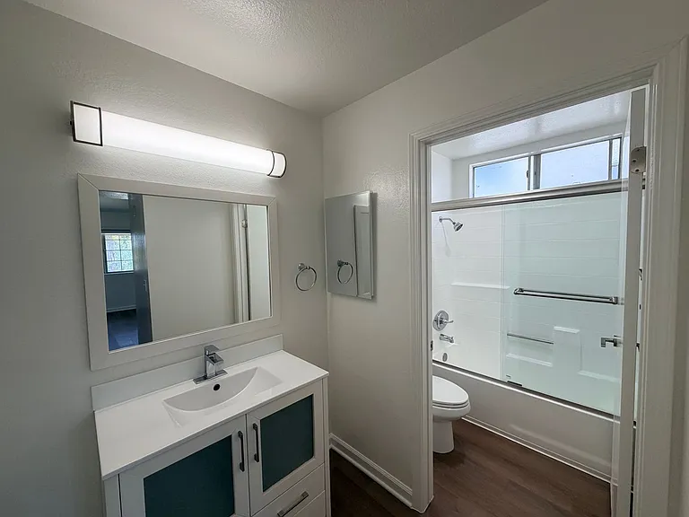 15111 Burbank Blvd — Photo 18