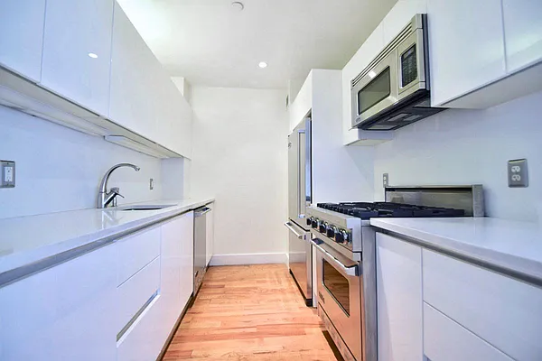 Rented by Bohemia Realty Group | media 11