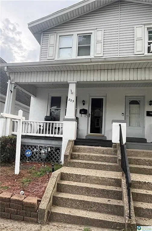 3 bed, 1.5 bath, 1140 sqft, $2,000 — Photo 1