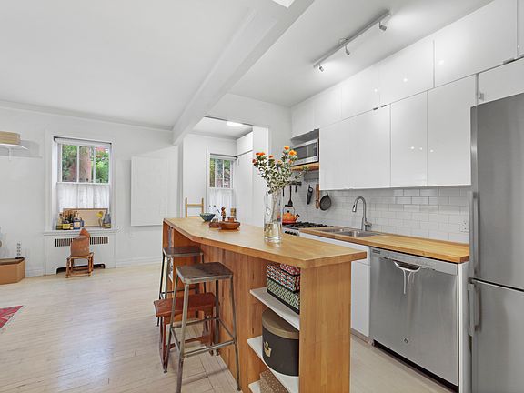 4th image of 2 Grove St APT 1C