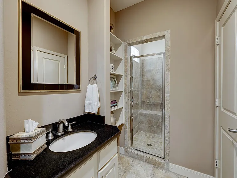 5217 Lillian St — Photo 10