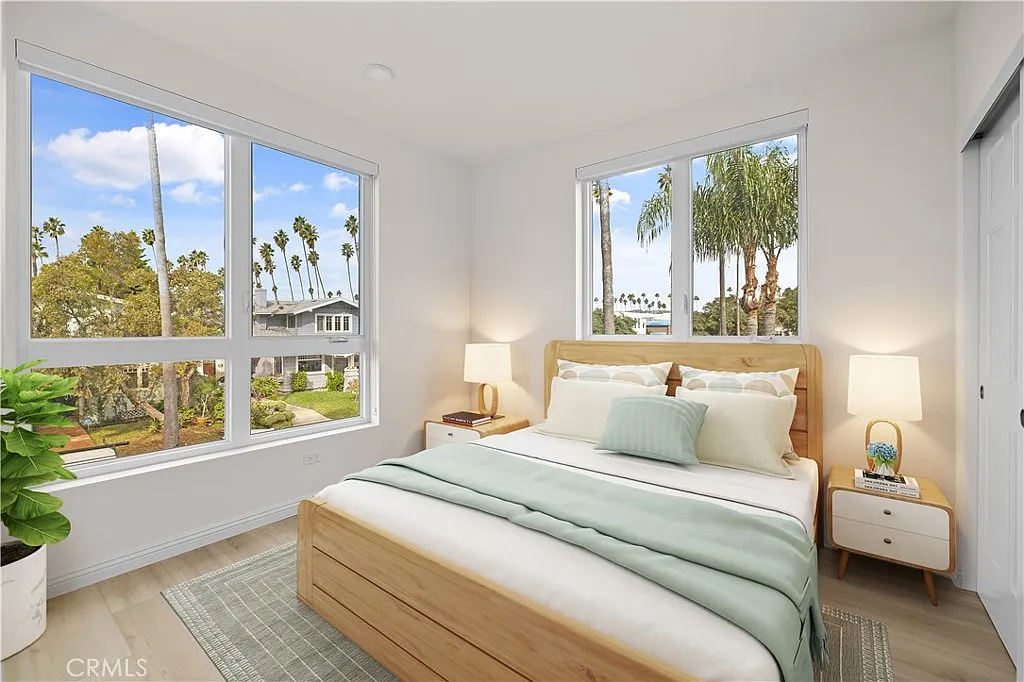 2 bed, 731 sqft, $4,532 — Photo 2