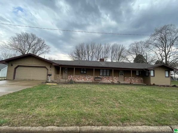 605 6th St, Ireton, IA 51027