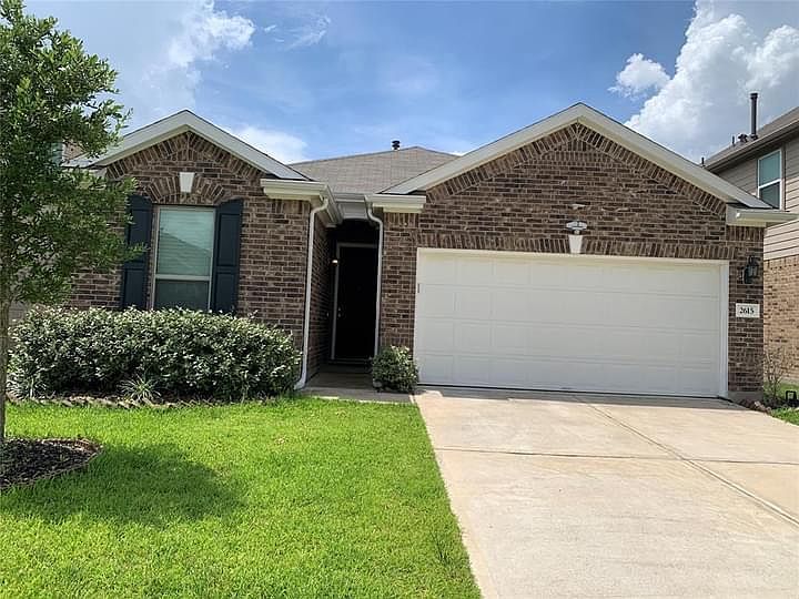 1st image of 2615 Oakwood Bluff Trl