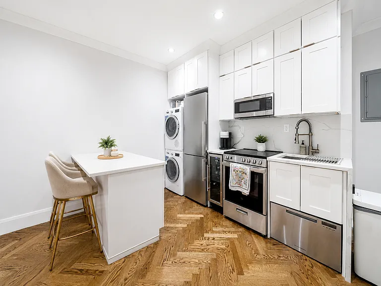 162 W 13th St #41 — Photo 3