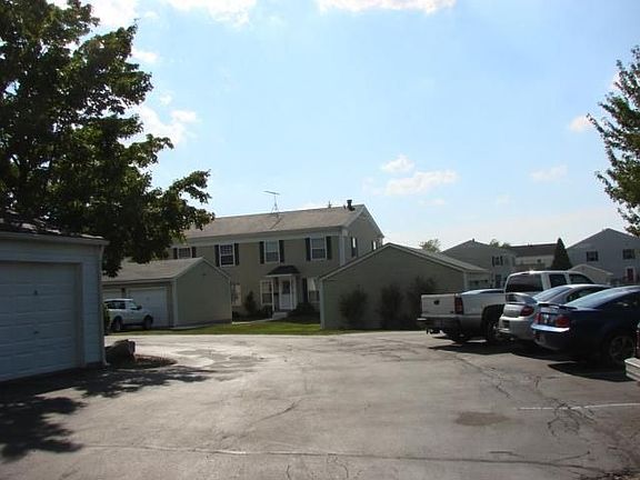 2nd image of 10 Bunker Hill Ln