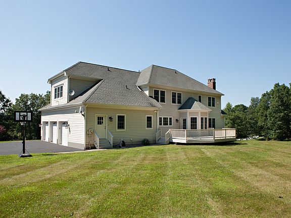 4th image of 11 Moonstone Ln