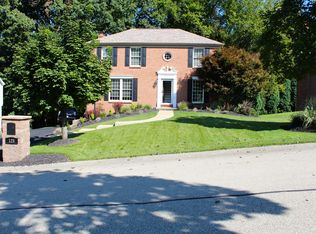 125 Amberwood Ct, Bethel Park, PA 15102