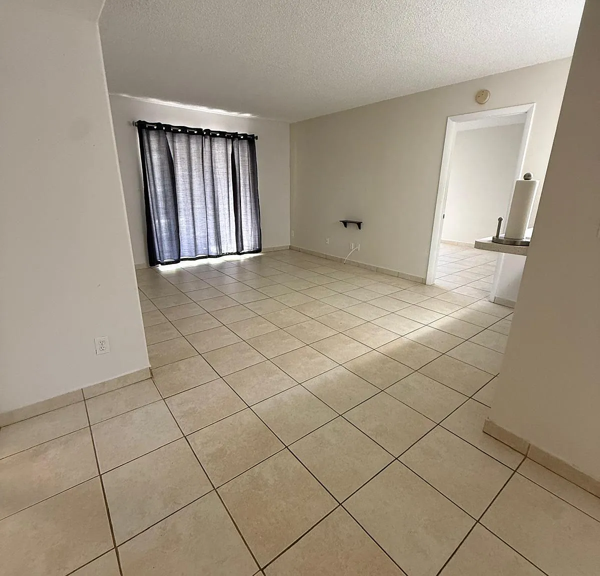 3 bed, 2.0 bath, 914 sqft, $1,600 — Photo 3