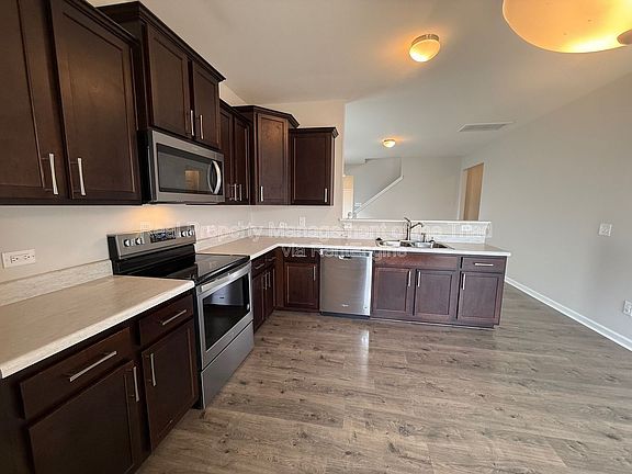 3rd image of 5836 Springer Dr