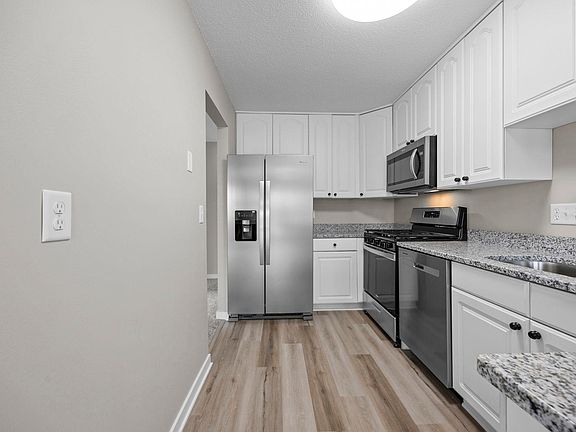 5th image of 10502 Decatur Ave S