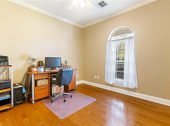 4th image of 11 Gainswood Dr W