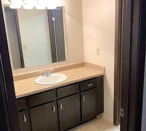 5th image of 305 Van Buren St APT 2