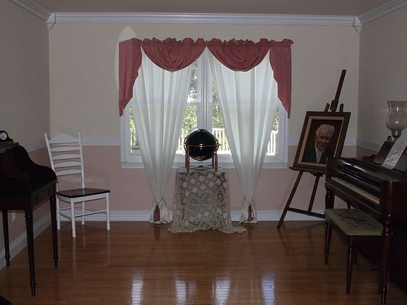 Music Room or 5th Bedroom