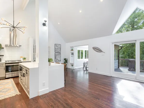 1525 Arboretum Dr, Chapel Hill, NC 27517