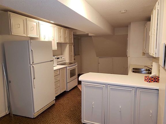 4th image of 127 Holm Cres