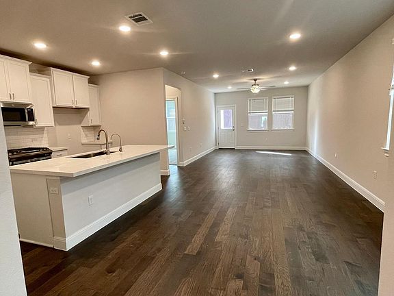 4th image of 15702 Ellinger Dr