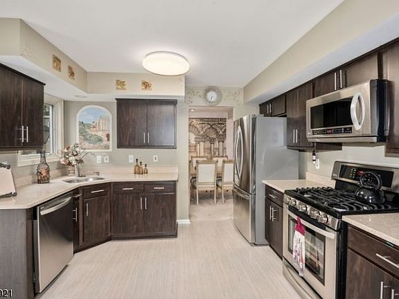 3rd image of 187 Clarken Dr