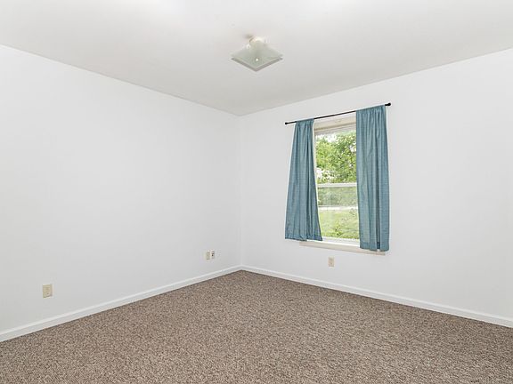 3rd image of 527 Grant Ave #10444585